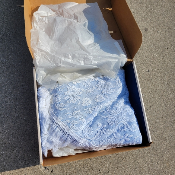 VTG Bates Queen Elizabeth Vintage blue White Double Medallion Center Fringed Bed - Picture 10 of 12